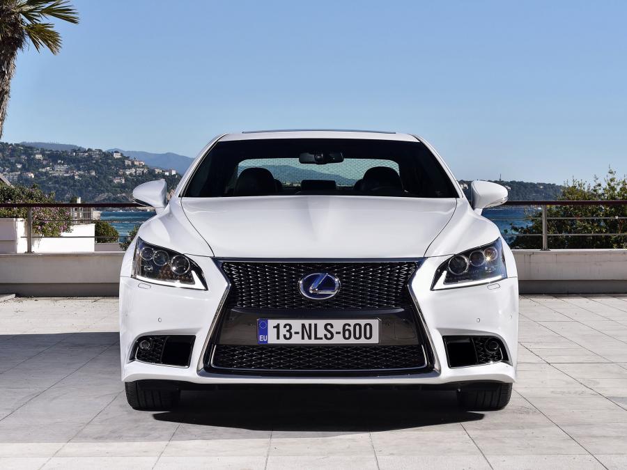  Lexus LS600h F-Sport 2012 года  (EU) (фото 5 из 16)